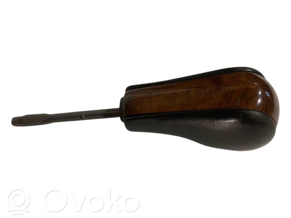 Ātrumu pārslēgšanas sviras dekoratīvā apdare (āda, uzgalis)