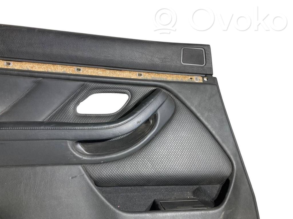 Apšuvums aizmugurējām durvīm