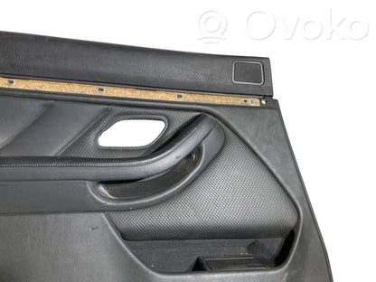 Apšuvums aizmugurējām durvīm