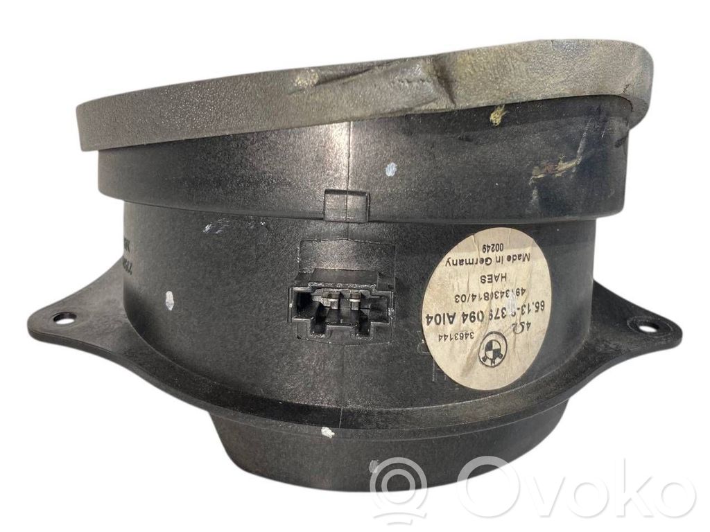 Skaļrunis (-i) pakaļējās durvīs