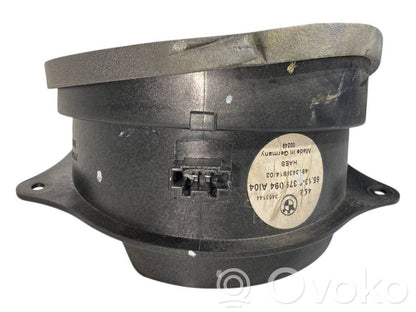 Skaļrunis (-i) pakaļējās durvīs