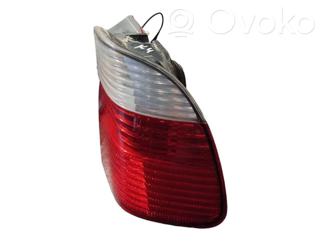 Задний фонарь в кузове