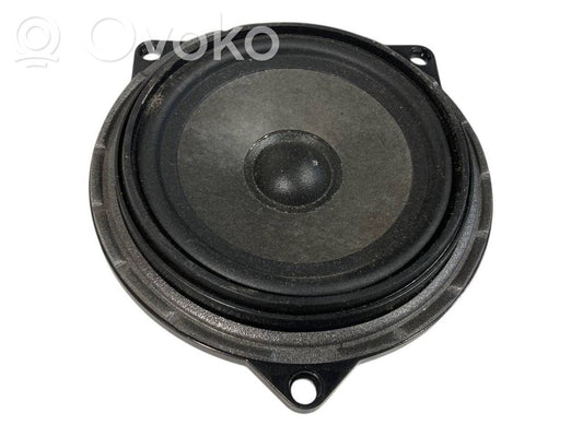Speaker(s) in the rear door