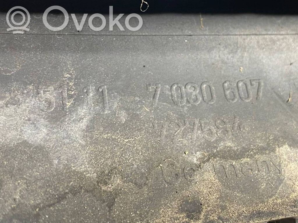 Priekšpusē dekoratīva bampera uzlikas