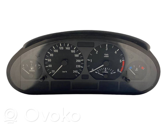 Speedometer (in the instrument panel)