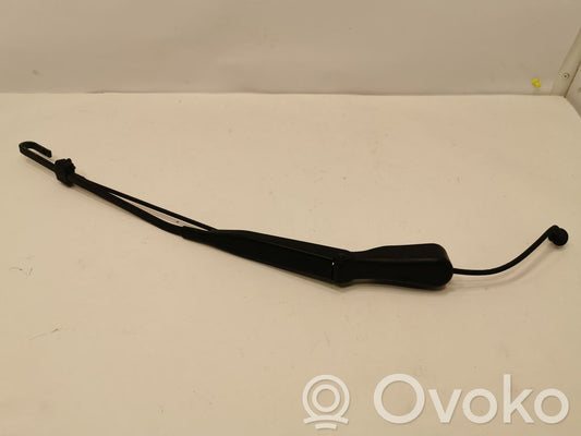 Priekšējā loga tīrītāja kājiņa