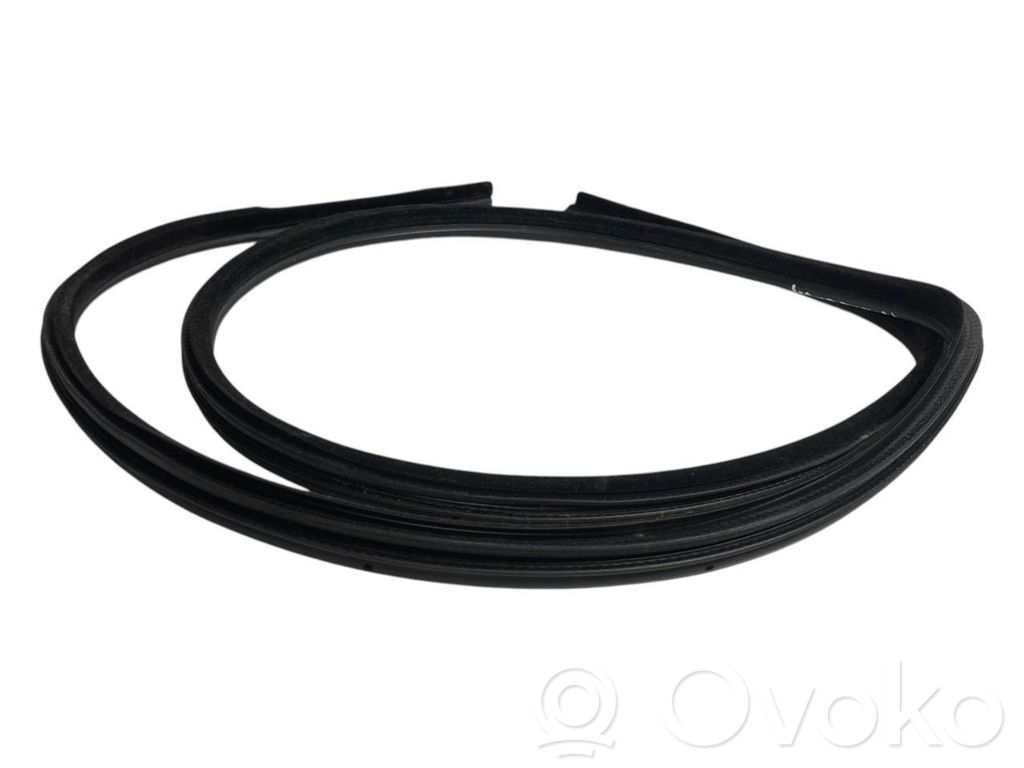 Priekšpusē apdares gumija (virsbūvē)