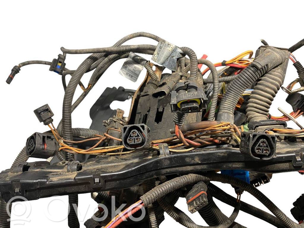 Dzinēja vadu instalācija