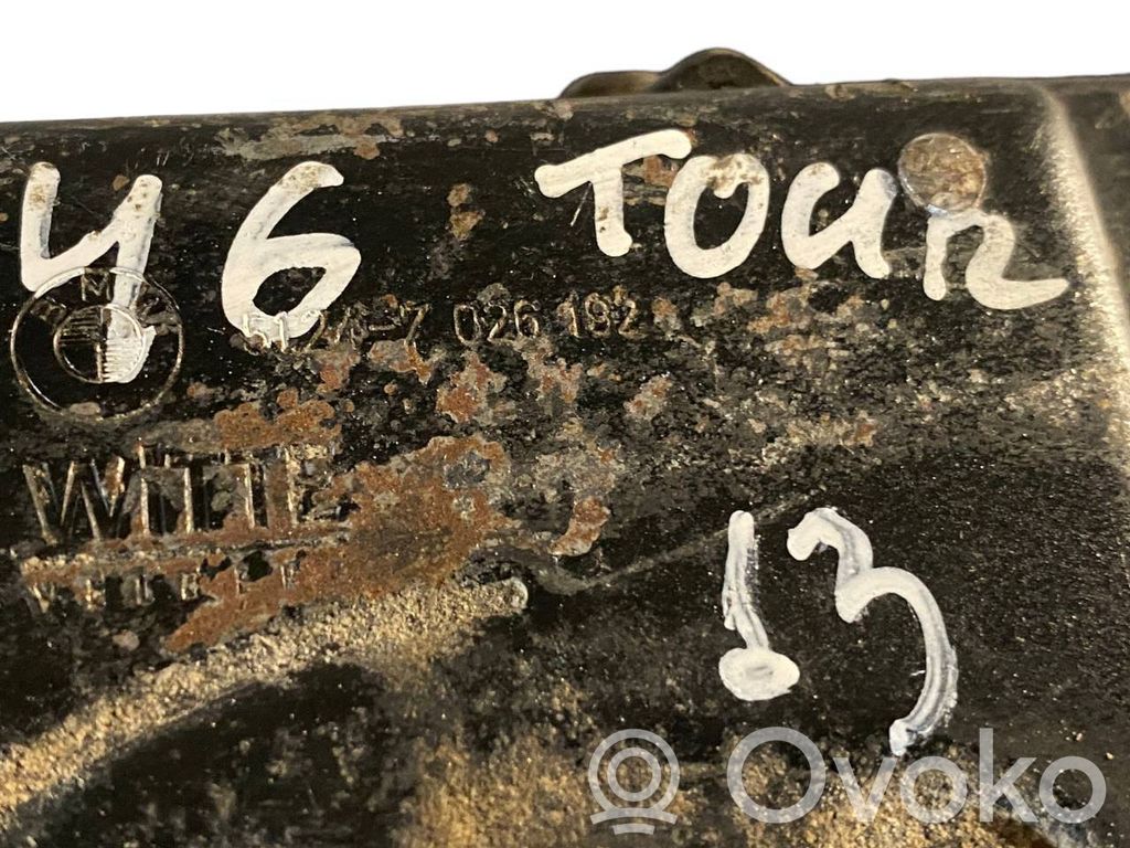 Aizmugurējā pārsega slēdzene