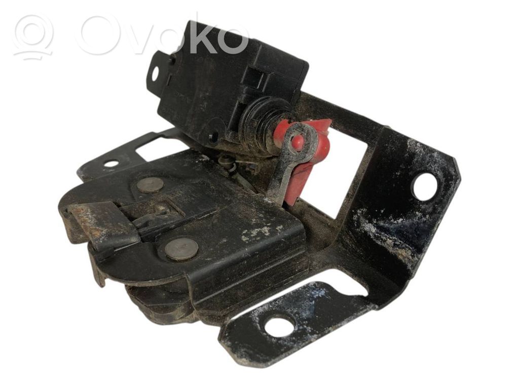 Aizmugurējā pārsega slēdzene