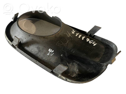 Pretmiglas luktura dekoratīvais režģis