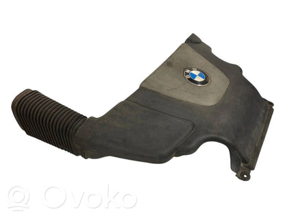 Dzinēja pārsegs (dekoratīva apdare)