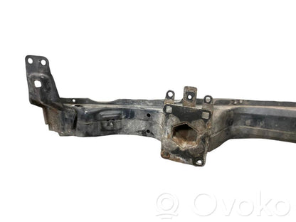 Priekšpusē bampera sija / balka