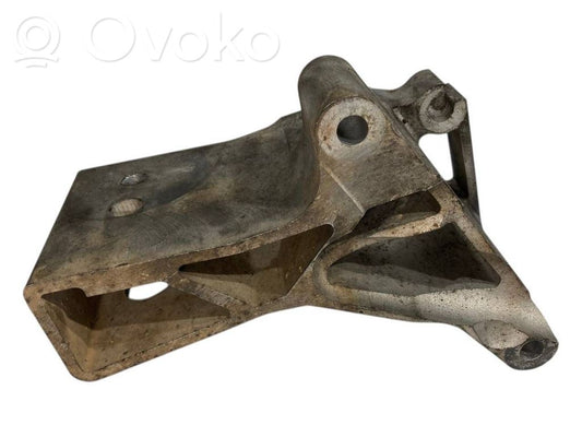 Dzinēja nostiprināšanas stiprinājums-kronšteins