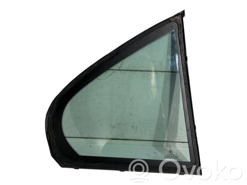 Mazais stikls "A" aizmugurējās durvīs