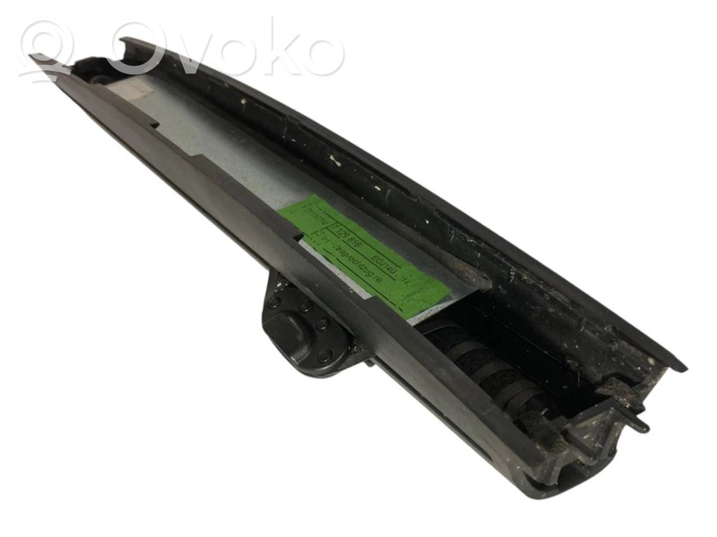 Mehānisks aizmugurējā loga aizkars