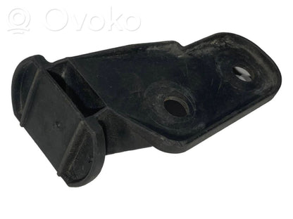 Priekšpusē bampera turētājs