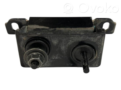 Aizmugurējā pārsega eņģe (-ess)