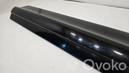 Aizmugurē durvju dekoratīvā apdare (moldings)