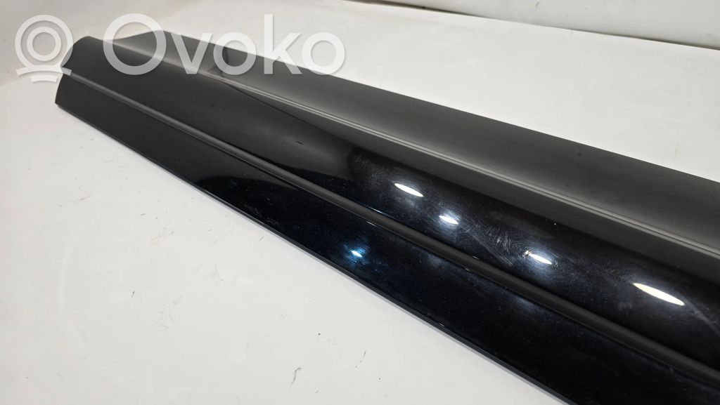 Aizmugurē durvju dekoratīvā apdare (moldings)