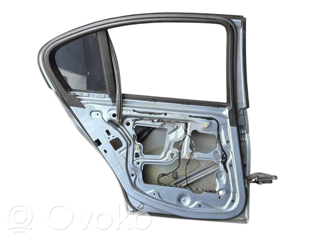 Aizmugurējās durvis