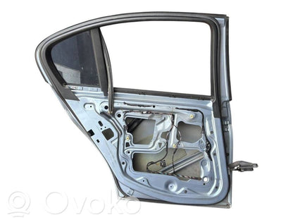 Aizmugurējās durvis