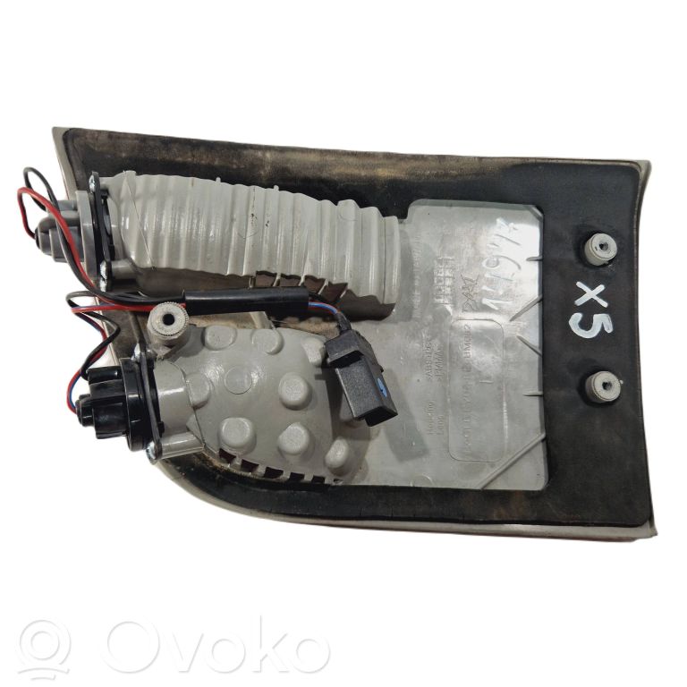 Aizmugurējais lukturis pārsegā