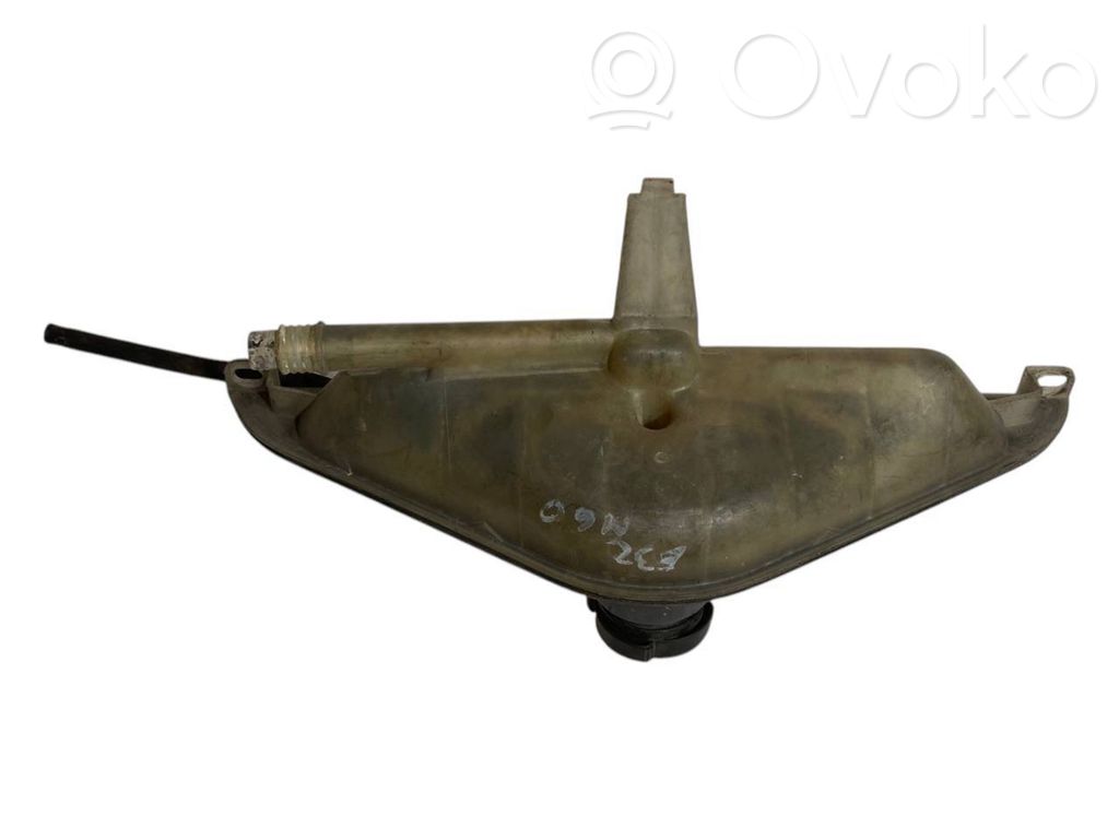 Dzesēšanas šķidruma izplešanās tvertne