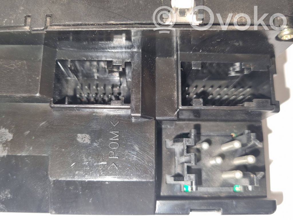 Window lift control switch(es)