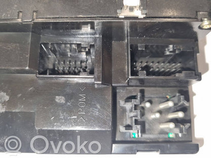 Window lift control switch(es)