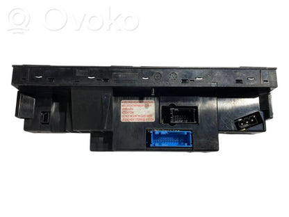 Gaisa kondicioniera / klimata kontroles / salona apsildes vadības bloks (salonā)