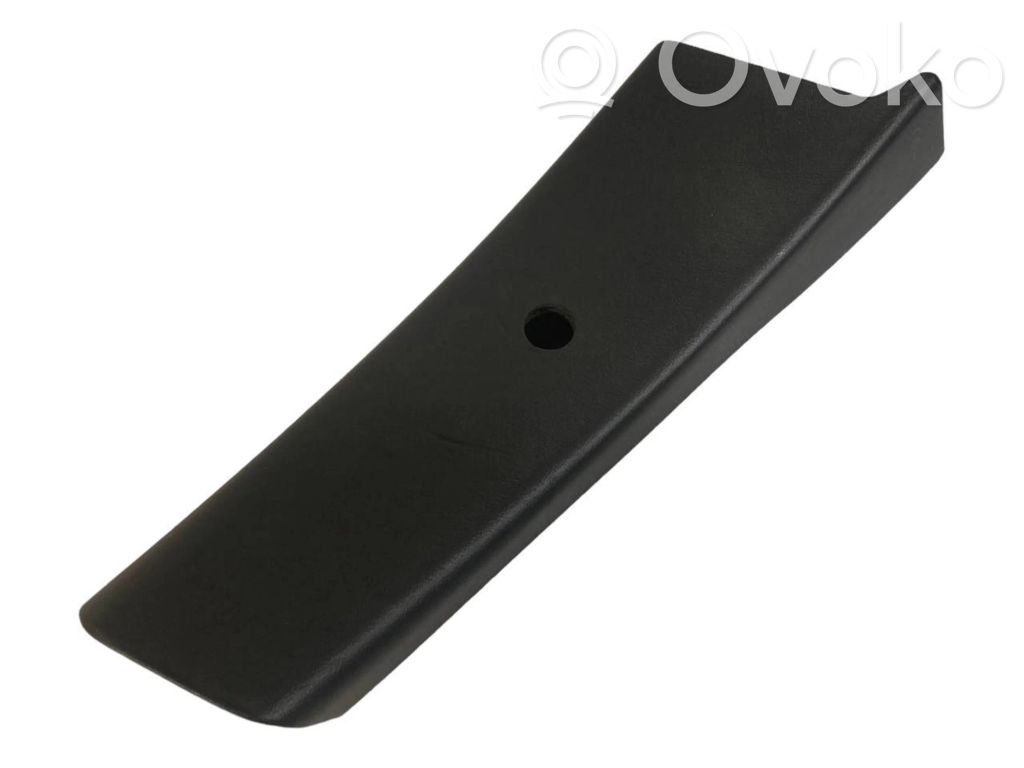 (C) statņa dekoratīvā apdare