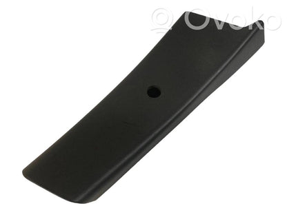 (C) statņa dekoratīvā apdare