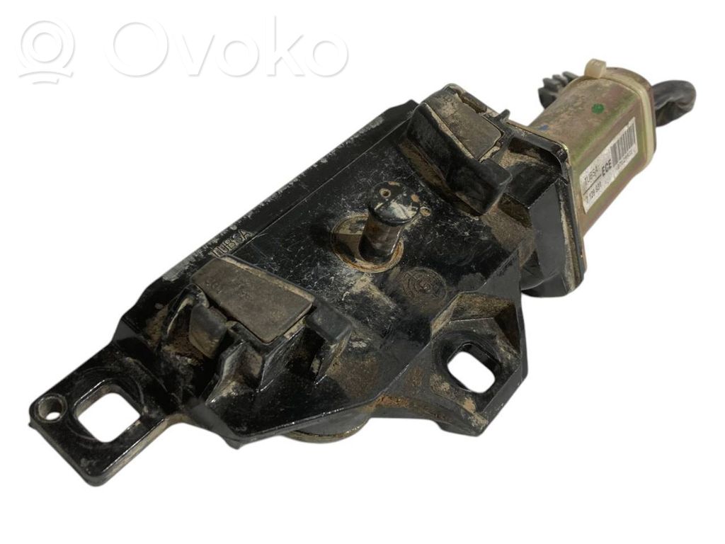 Aizmugurējā pārsega pievilcējs