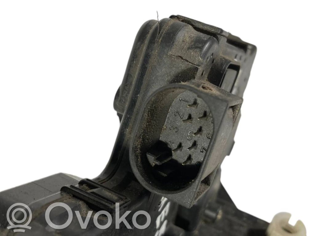 Aizmugurē slēdzene