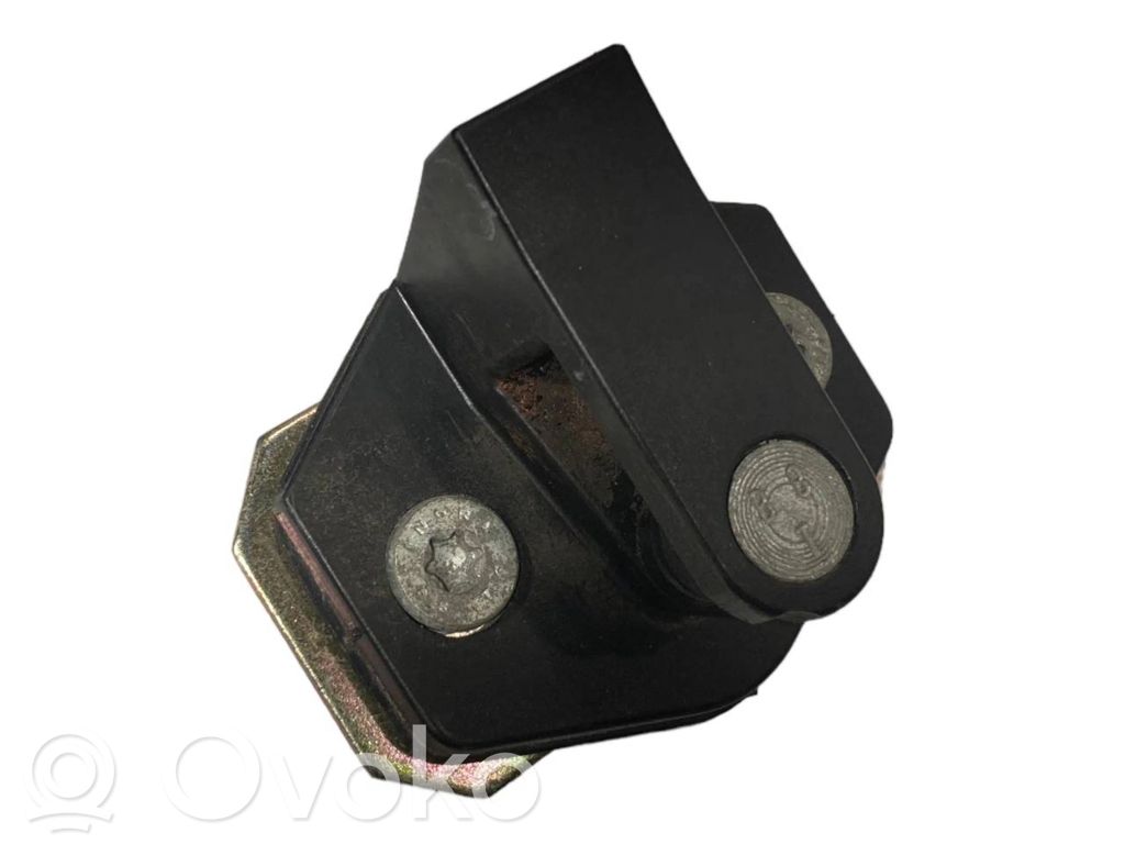 Aizmugurē slēdzenes cilpa