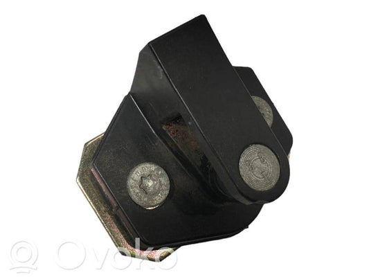 Aizmugurē slēdzenes cilpa