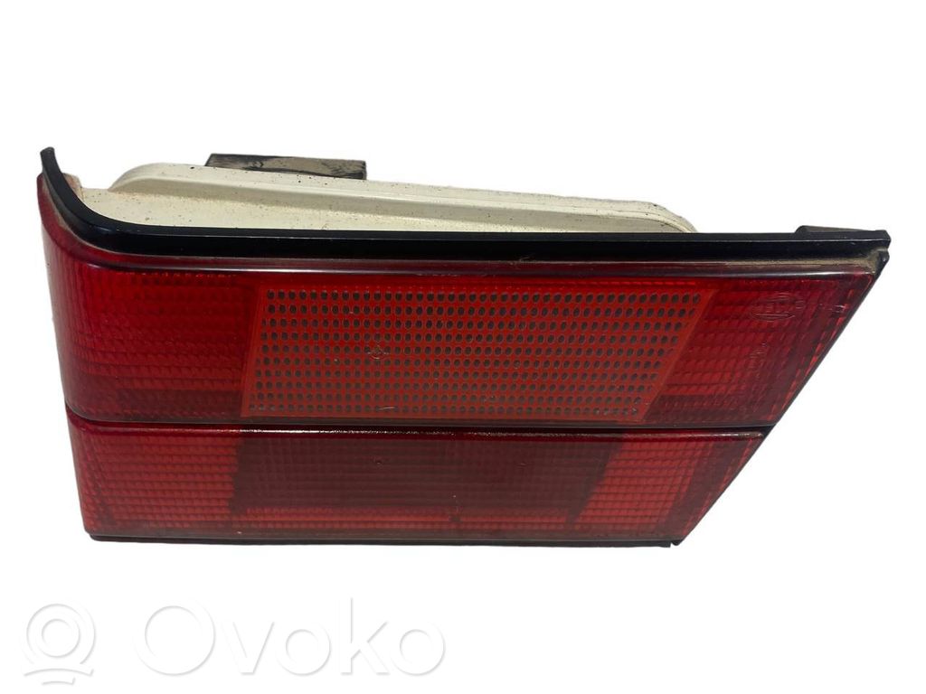 Aizmugurējais lukturis pārsegā