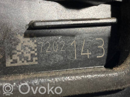 Priekšpusē slēdzene