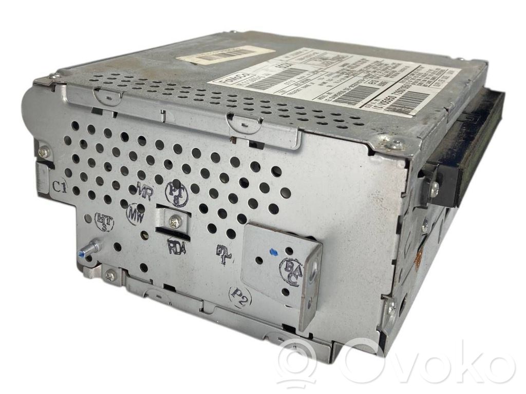 Radio / CD/DVD atskaņotājs / navigācija