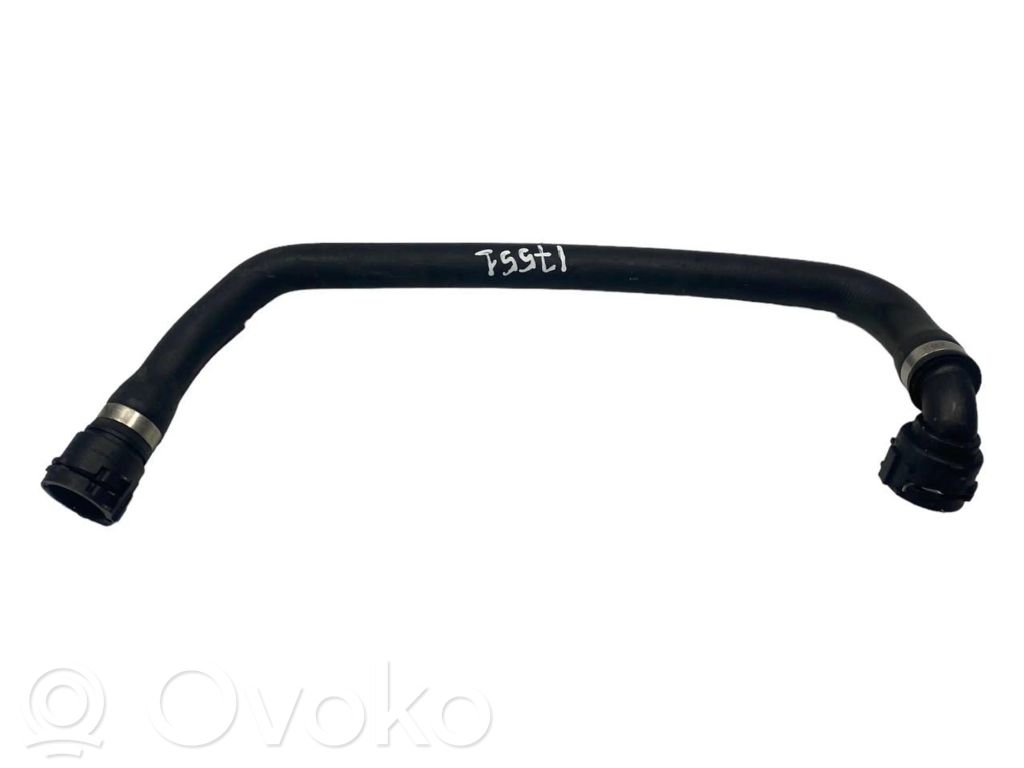 Caurulīte (-es) / šļūtene (-es)