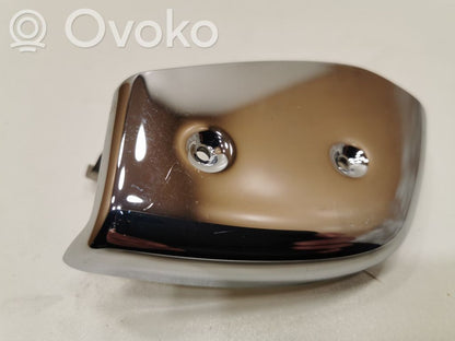 Cita veida priekšpusē durvju dekoratīvās apdares detaļa