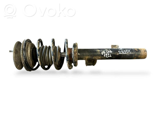 Priekšpusē amortizators ar atsperi