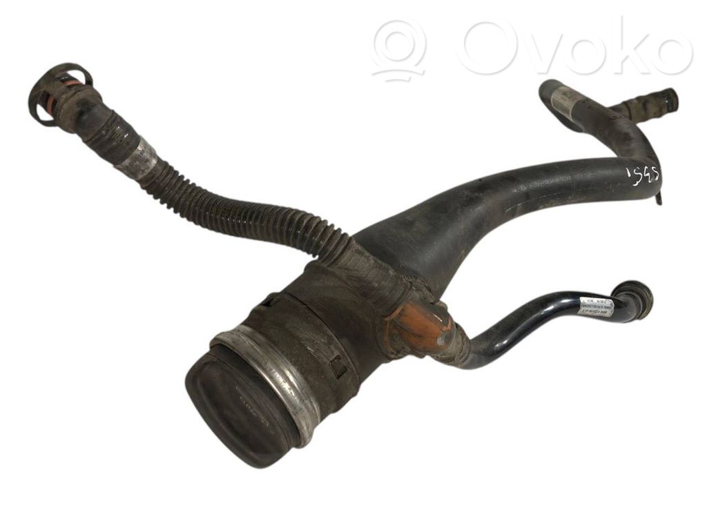 Degvielas tvertnes uzpildes caurule