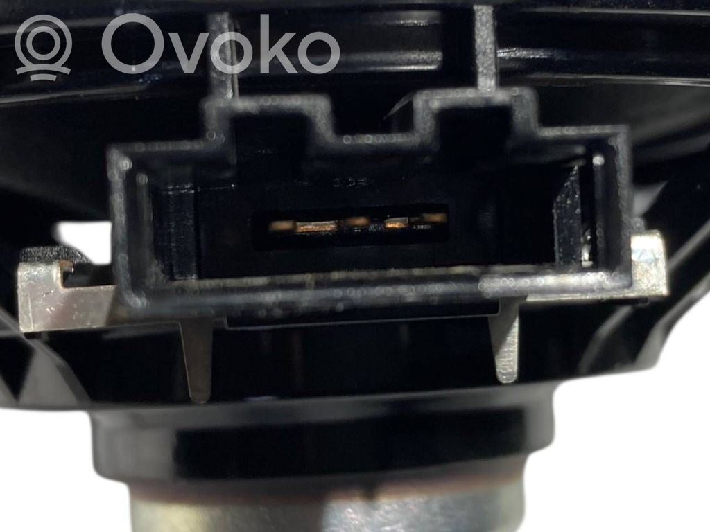 Skaļrunis (-i) priekšējās durvīs