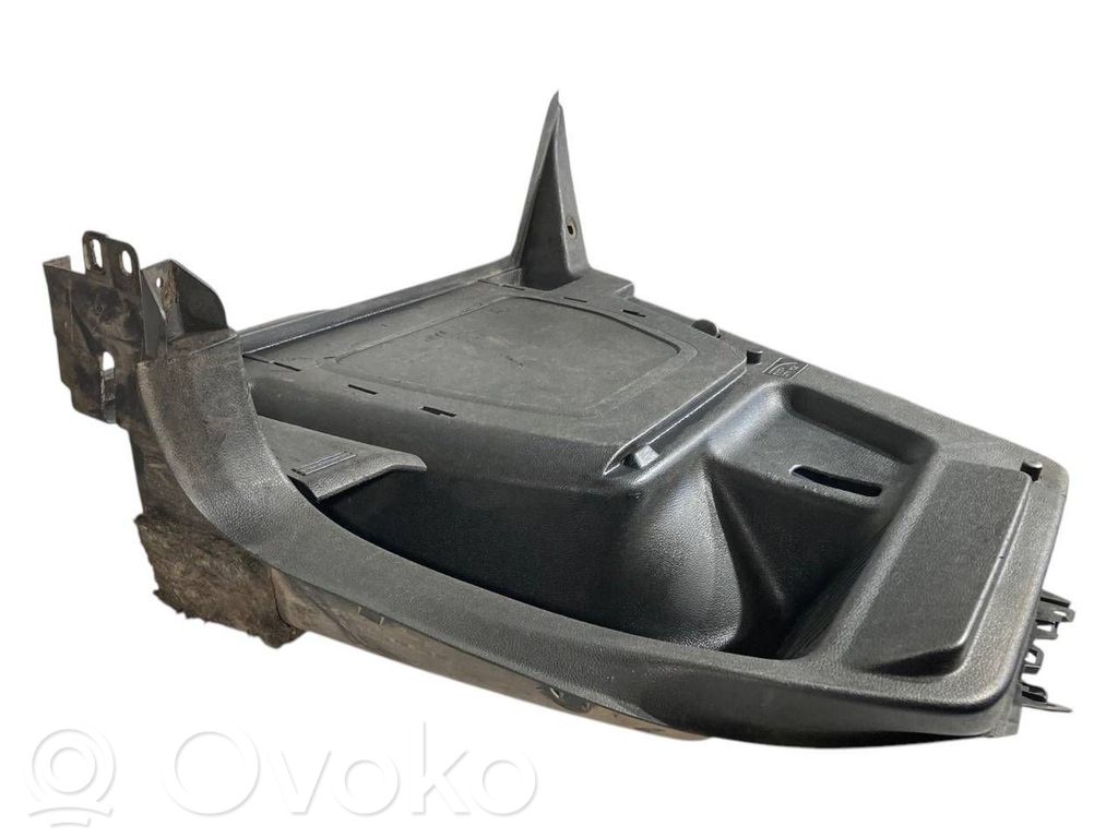 Bagāžnieka sānu apakšējās apdares panelis