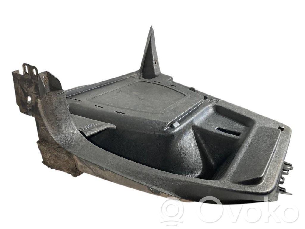 Bagāžnieka sānu apakšējās apdares panelis