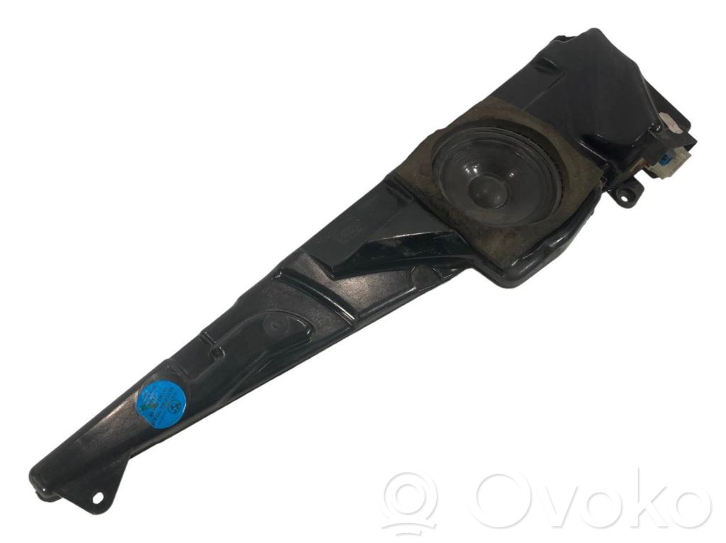 Динамик(и) в передней двери