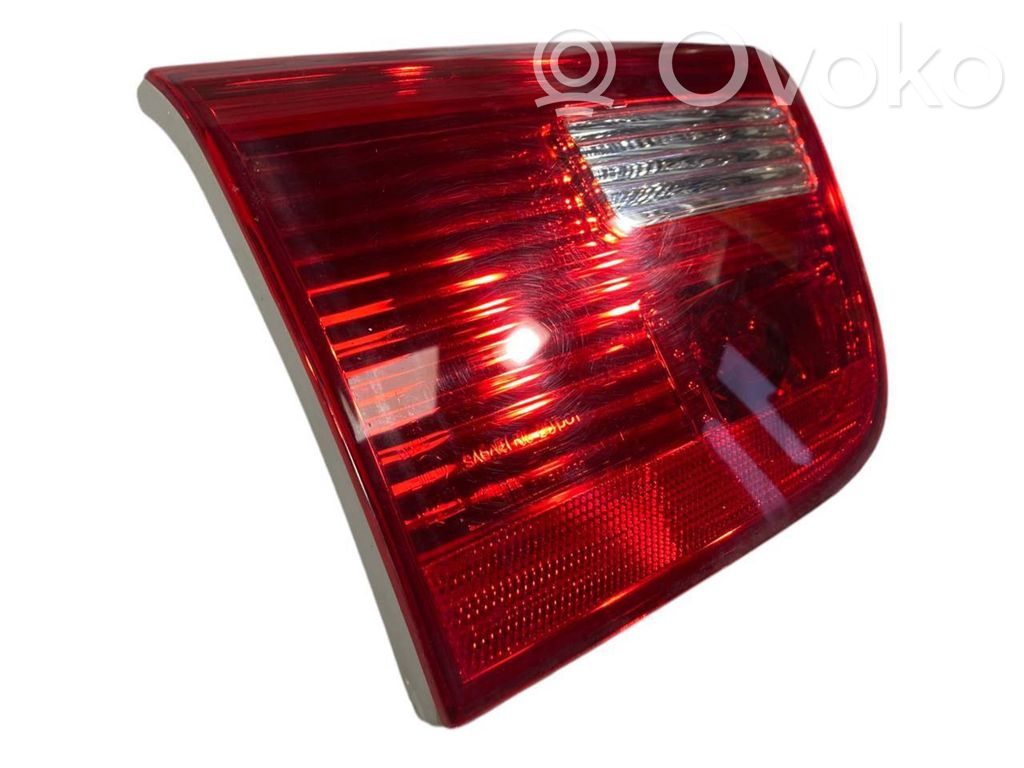 Задний фонарь на капоте