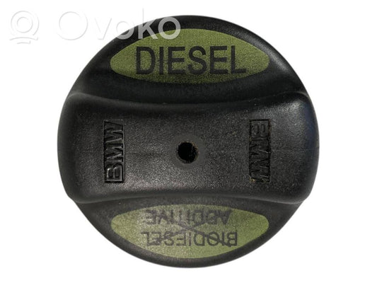 Aizskrūvējams degvielas tvertnes vāciņš